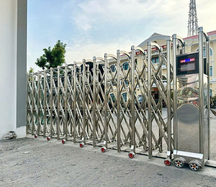 cổng xếp inox 201 giá rẻ tại TPHCM